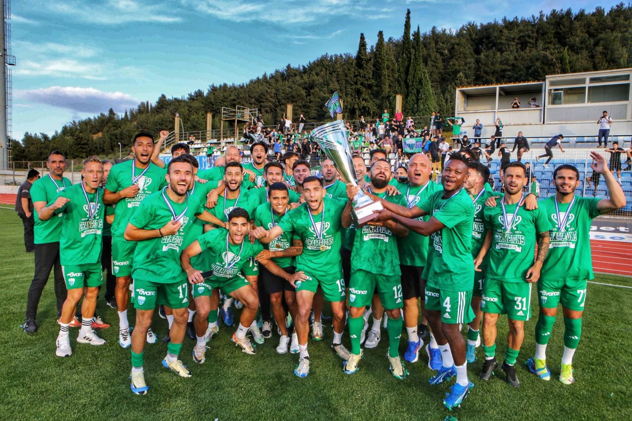 Lamine Ghezali a ridicat trofeul la sfârșit de sezon! Fostul dinamovist a cântat ”We are the Champions”_5