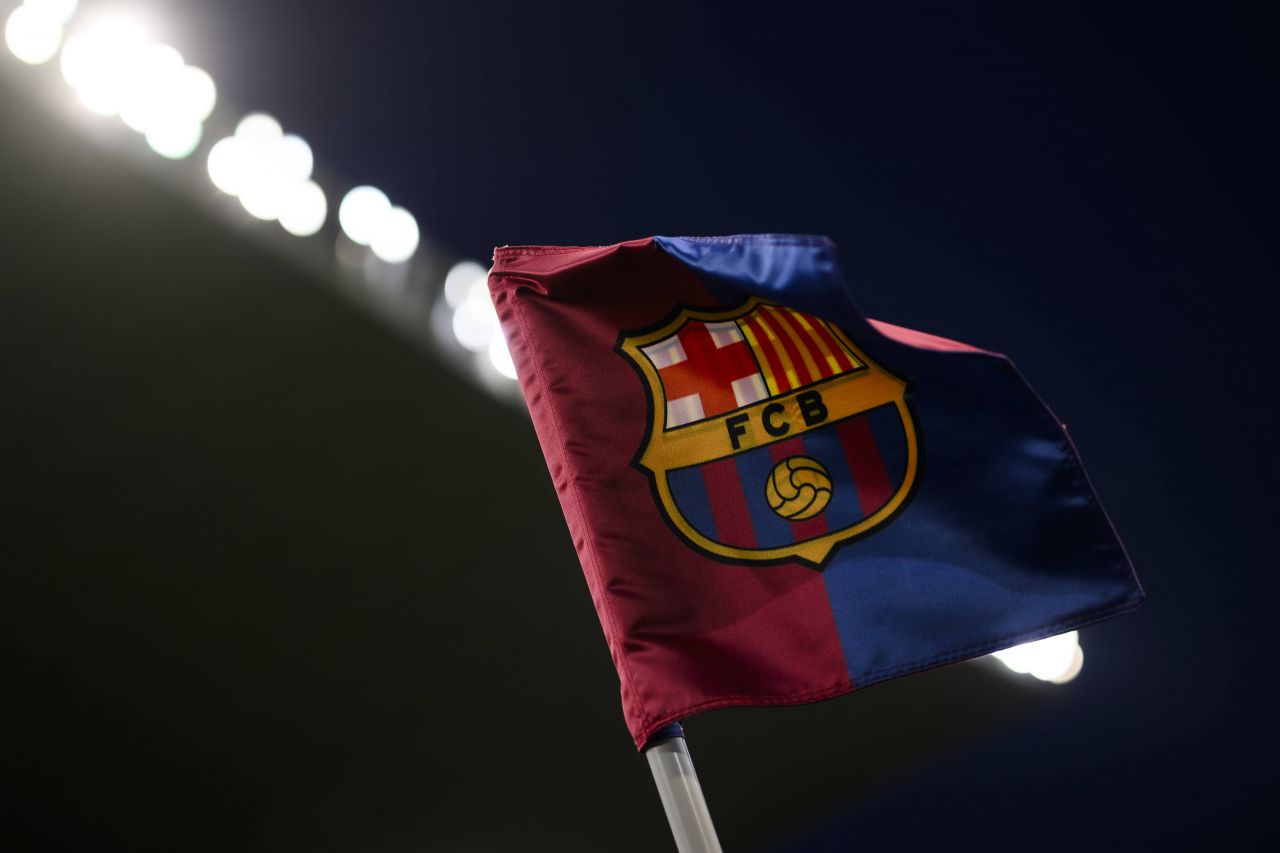 Un nou caz "Luis Figo": Fostul atacant de la Real Madrid, la ușa Barcelonei!_5