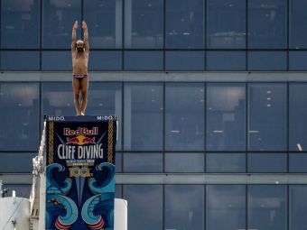 
	Ce au făcut românii în etapa din Seria Mondială Red Bull Cliff Diving
