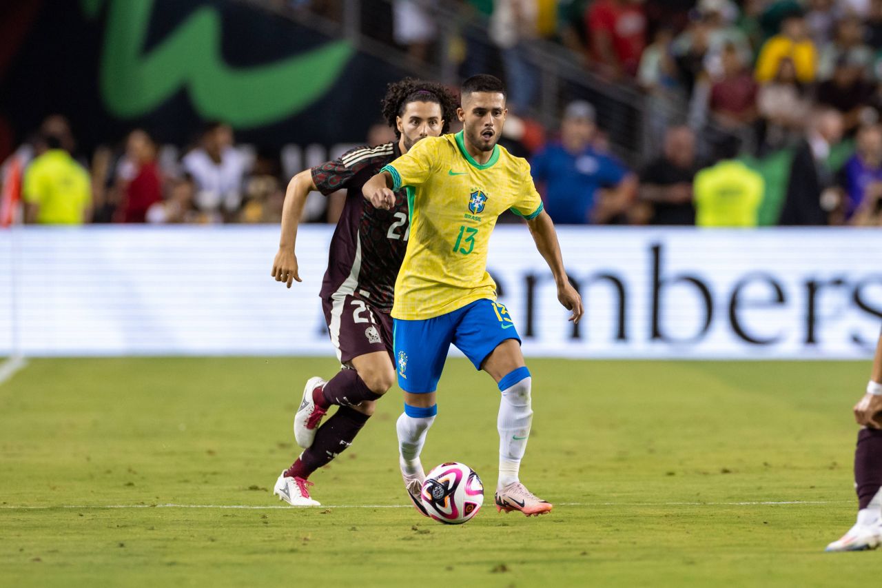 Lecție pentru Rațiu? Ce a pățit jucătorul Braziliei care s-a vopsit înainte de a merge la națională_11