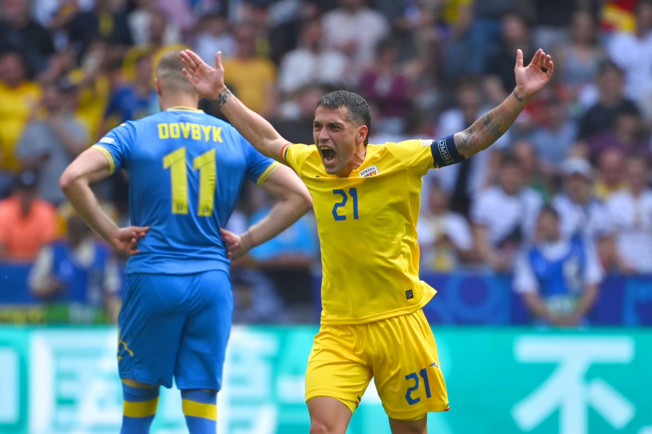 Distrus de presă, apărat de fani: ucrainenii îl vor în poartă pe Lunin și în meciurile următoare_20