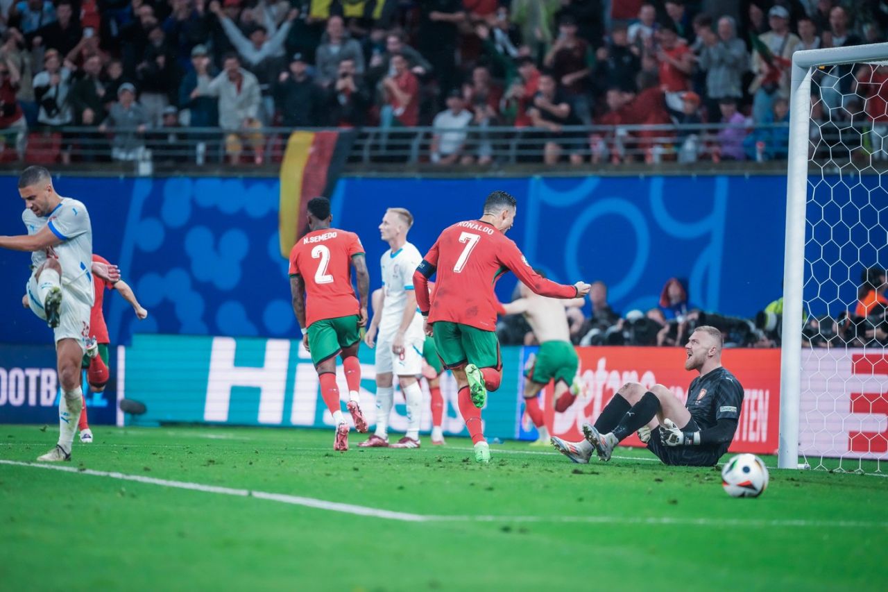 Cristiano Ronaldo, pus la zid după Portugalia - Cehia: "Nesportiv, lipsit de clasă, Messi nu ar face asta"_1