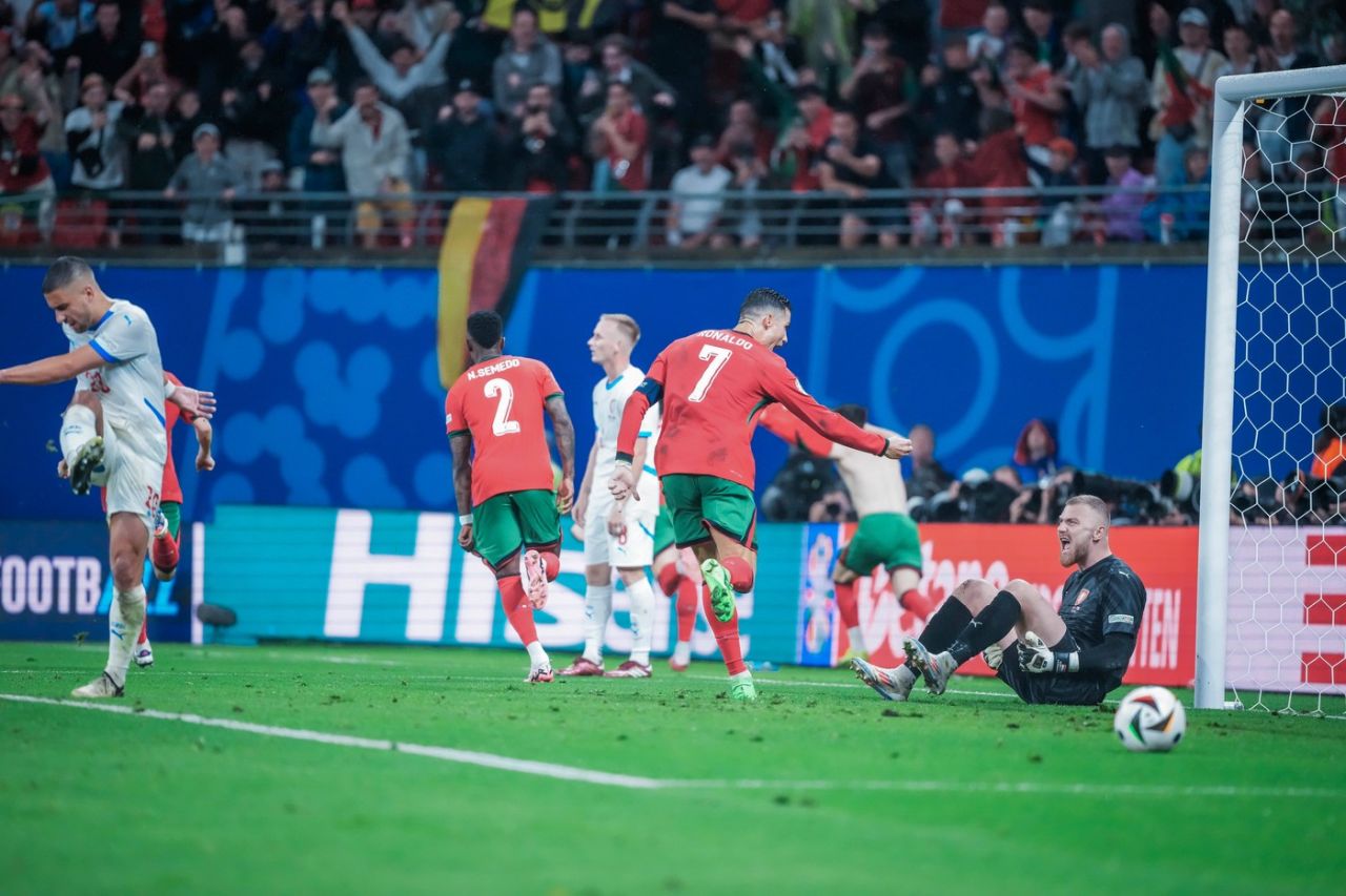 Cristiano Ronaldo, pus la zid după Portugalia - Cehia: "Nesportiv, lipsit de clasă, Messi nu ar face asta"_2