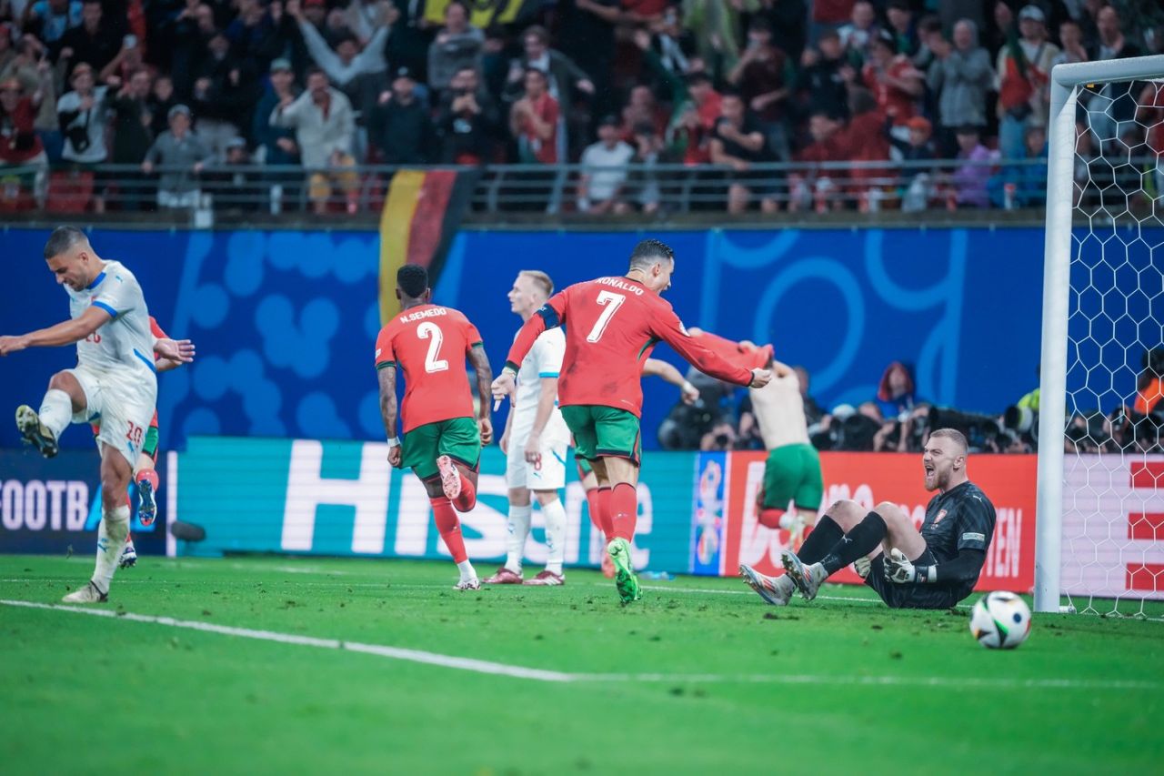 Cristiano Ronaldo, pus la zid după Portugalia - Cehia: "Nesportiv, lipsit de clasă, Messi nu ar face asta"_3