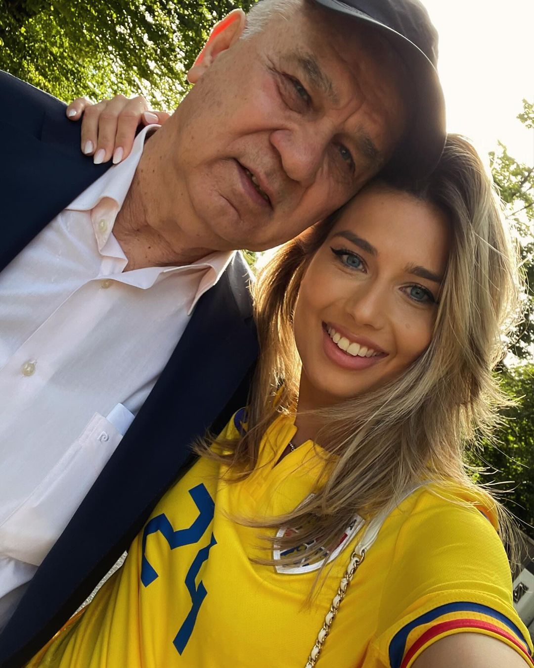 Maria Iordănescu, apariție răvășitoare la meciul România - Ucraina! Imaginile postate de sora mai mică a selecționerului_73