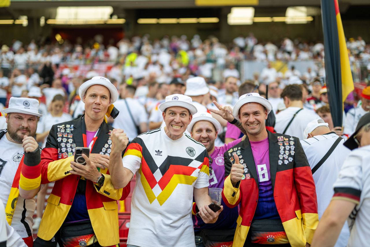 Spectacol în tribune! Suporterii care au atras atenția la meciul Germania - Ungaria_51