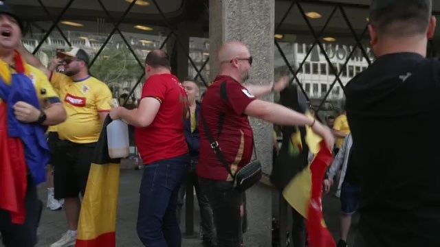 Doi belgieni au ajuns în mijlocul suporterilor români. Ce a urmat la Koln_14