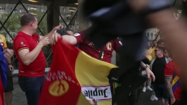 Doi belgieni au ajuns în mijlocul suporterilor români. Ce a urmat la Koln_5