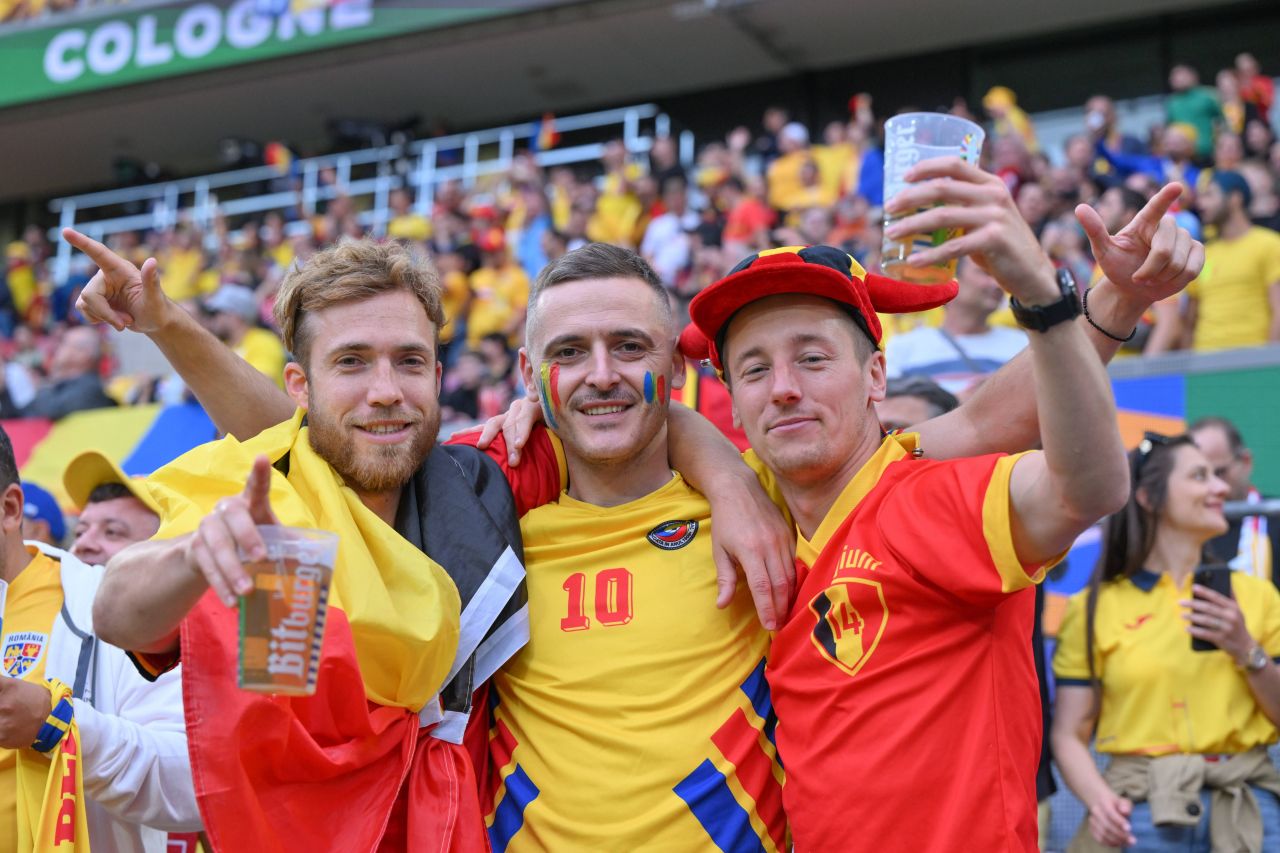 Atmosferă incendiară la Koln! Suporterii au făcut spectacol în Belgia – România!_8