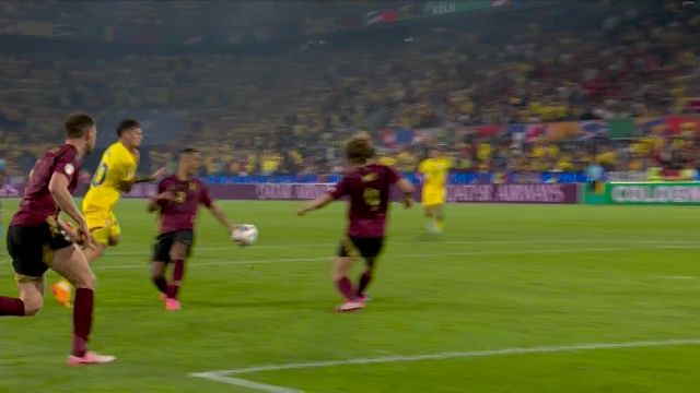 Faza la care România a cerut penalty contra Belgiei. Tielemans a respins mingea cu mâna în careu_1