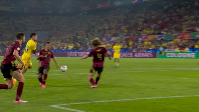 Faza la care România a cerut penalty contra Belgiei. Tielemans a respins mingea cu mâna în careu_3
