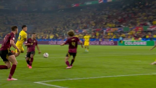 Faza la care România a cerut penalty contra Belgiei. Tielemans a respins mingea cu mâna în careu_4