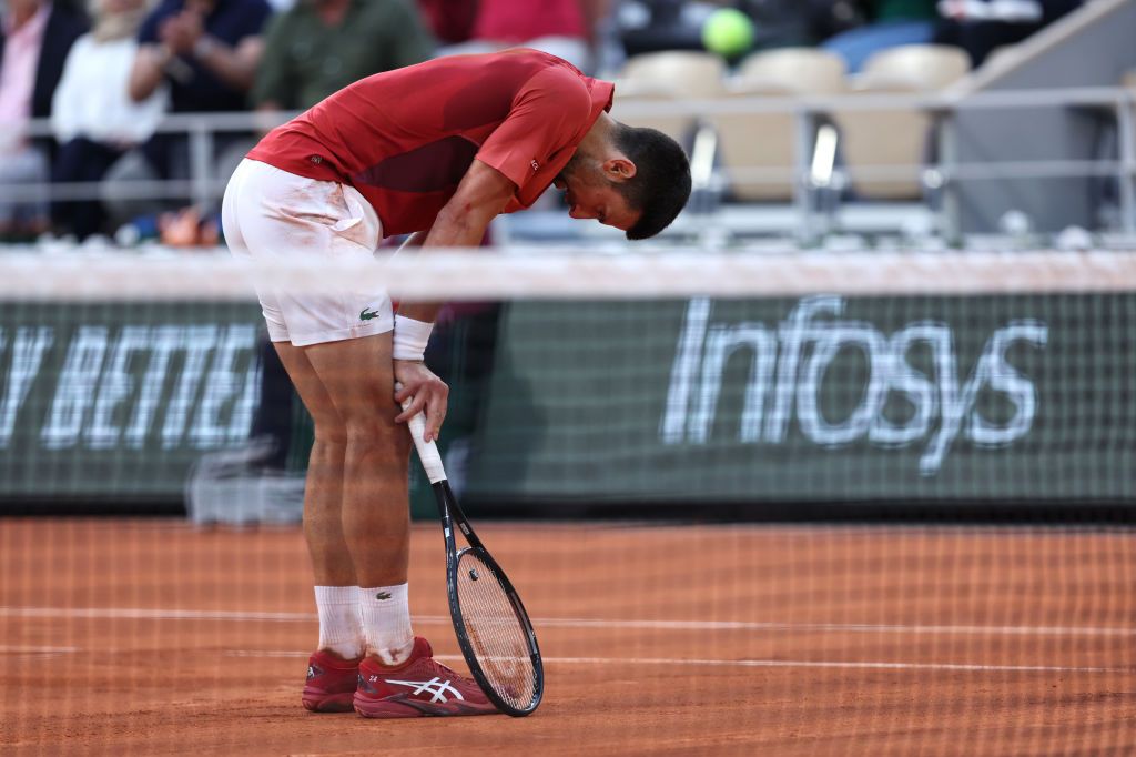 Djokovic merge la Wimbledon, dar nu știe dacă va putea juca. Sârbul s-a operat recent la genunchi_8