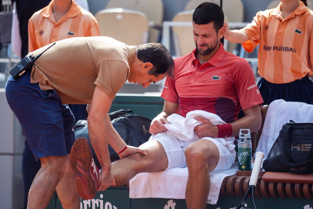 Djokovic merge la Wimbledon, dar nu știe dacă va putea juca. Sârbul s-a operat recent la genunchi_10