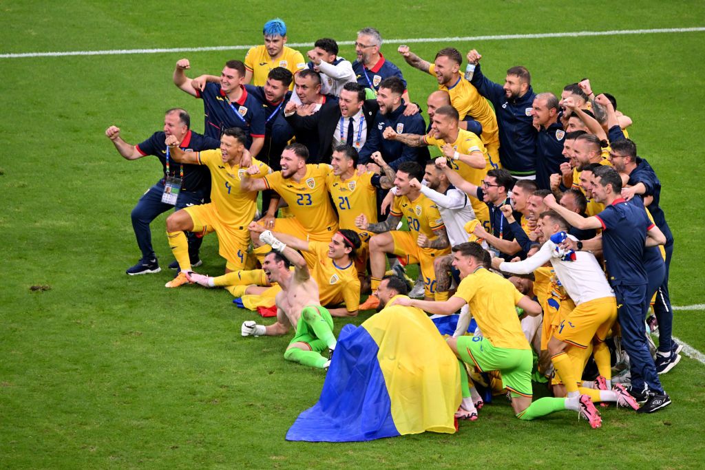 Ce bucurie! Jucătorii au sărbătorit alături de fani calificarea în optimile EURO 2024: imagini impresionante _1