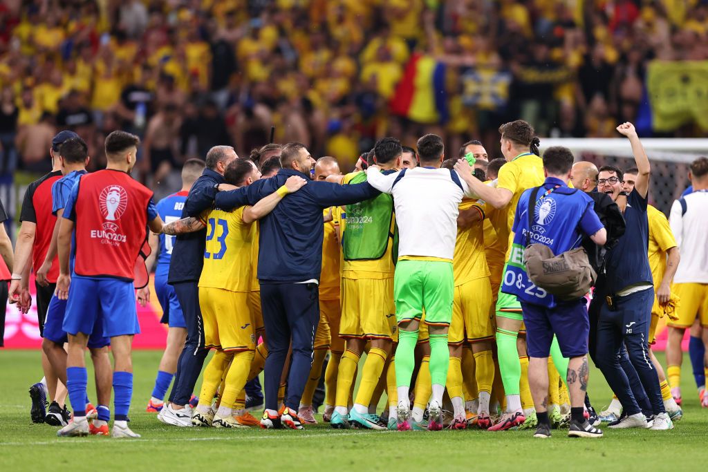 Ce bucurie! Jucătorii au sărbătorit alături de fani calificarea în optimile EURO 2024: imagini impresionante _2