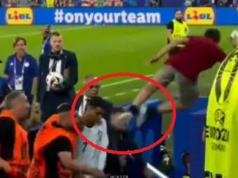 
	Momentul în care Cristiano Ronaldo evită accidentarea: un fan a sărit din tribună și a aterizat lângă portughez: &quot;Horror!&quot;
