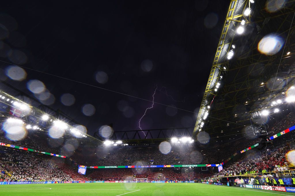 Imagini incredibile de la Dortmund! Meciul dintre Germania și Danemarca a fost întrerupt în minutul 35 din cauza condițiilor meteo_3