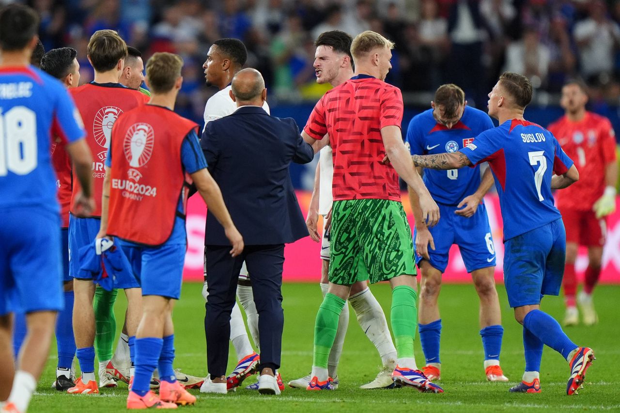 Scene uluitoare la EURO 2024! Starul Angliei a sărit să îl bată pe selecționerul Slovaciei: ”Nemernic chelios!”_15