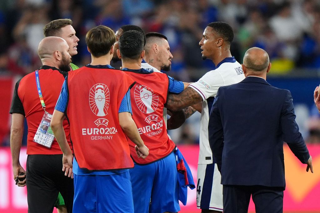 Scene uluitoare la EURO 2024! Starul Angliei a sărit să îl bată pe selecționerul Slovaciei: ”Nemernic chelios!”_3