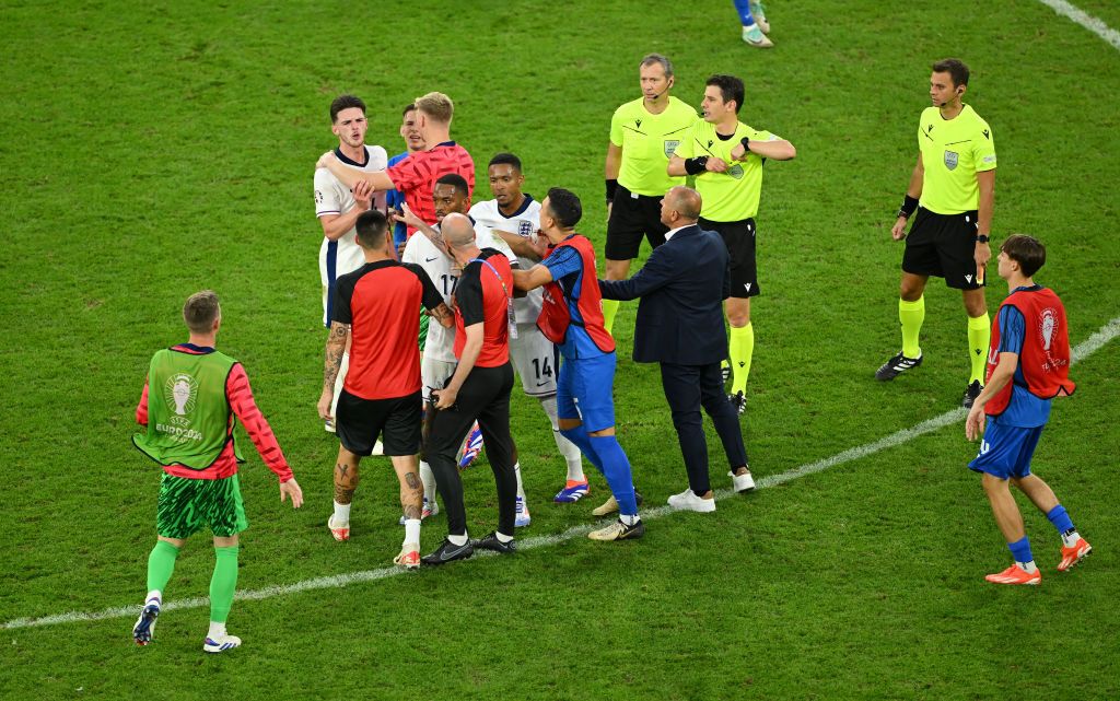 Scene uluitoare la EURO 2024! Starul Angliei a sărit să îl bată pe selecționerul Slovaciei: ”Nemernic chelios!”_7