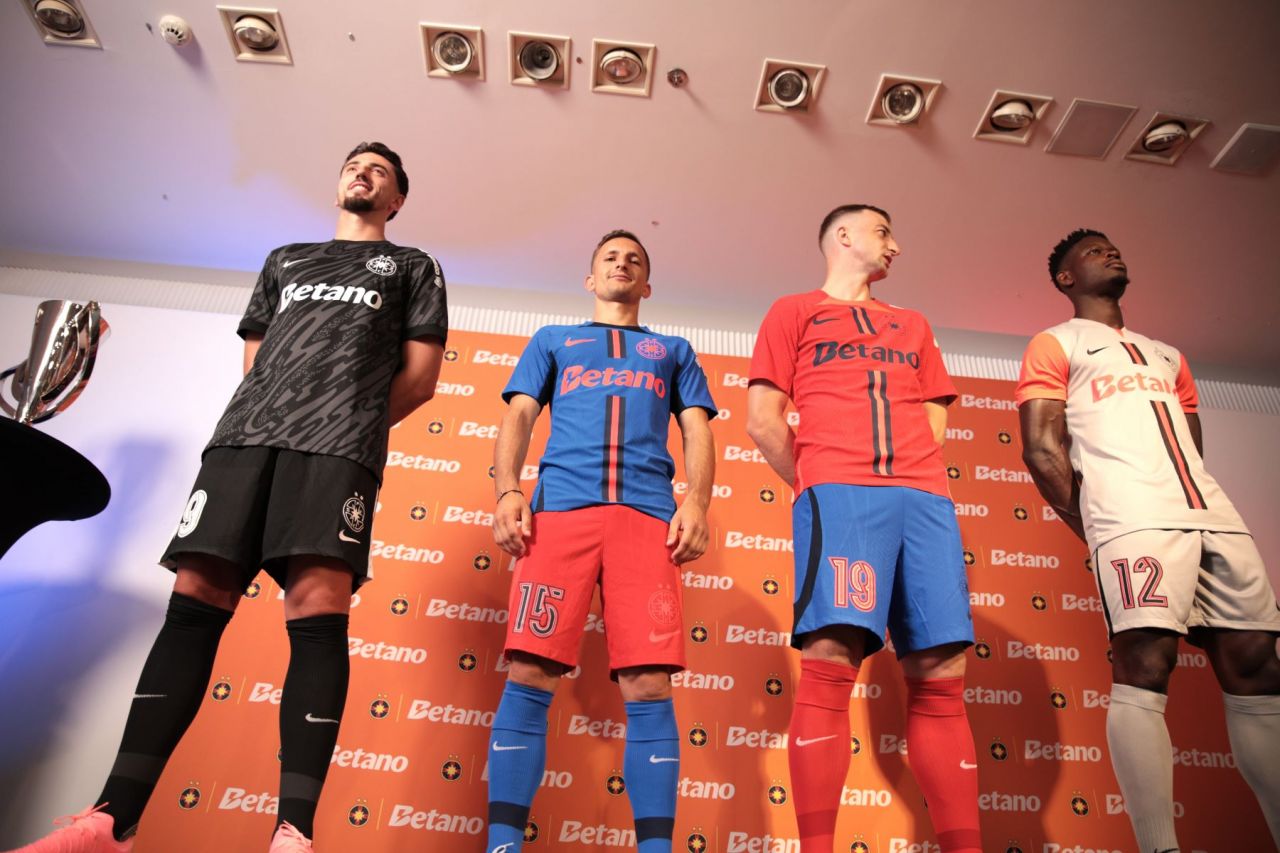 FCSB și-a prezentat echipamentele pentru sezonul 2024-2025: ”Suporterii au cerut”_46