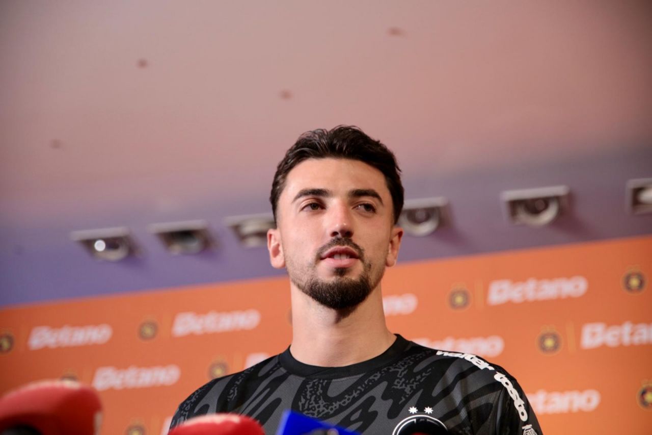 Andrei Vlad a rămas la FCSB și va fi titular la debutul în noul sezon: "Suntem entuziasmați, abia așteptăm să începem treaba"_2