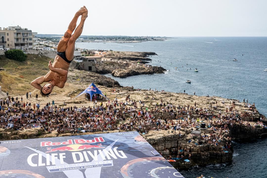 Victorie de pe stânci! Aur pentru Constantin Popovici la Polignano a Mare în Seria Mondială Red Bull Cliff Diving. Imagini spectaculoase_1