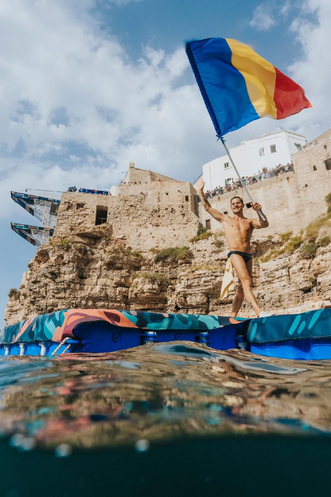 Victorie de pe stânci! Aur pentru Constantin Popovici la Polignano a Mare în Seria Mondială Red Bull Cliff Diving. Imagini spectaculoase_2
