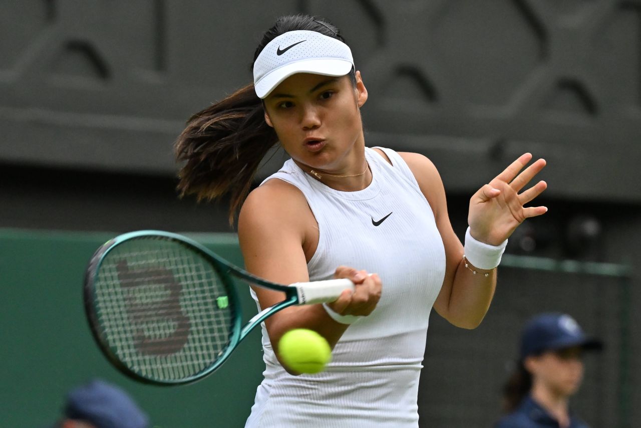 Emma Răducanu, revenire de senzație la Wimbledon! Victorie în două seturi pentru britanică_37
