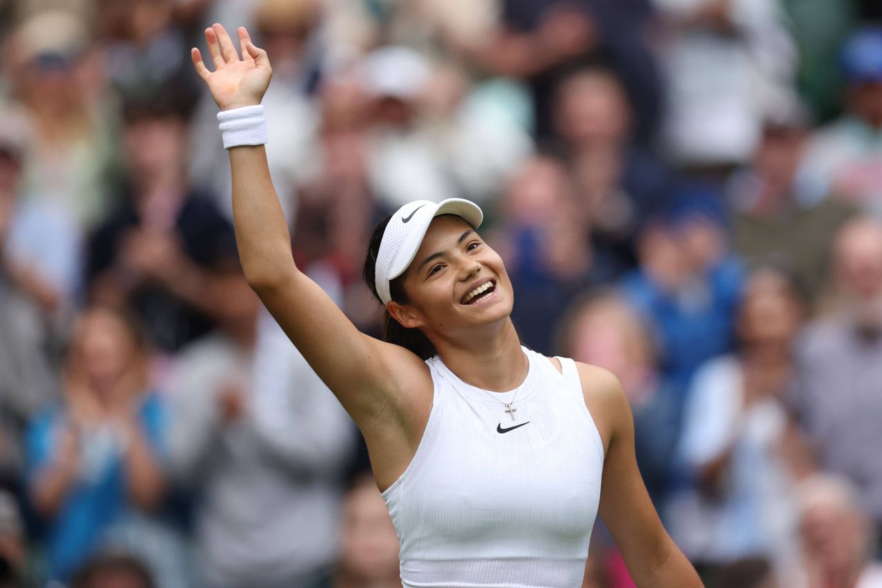 Emma Răducanu, revenire de senzație la Wimbledon! Victorie în două seturi pentru britanică_34