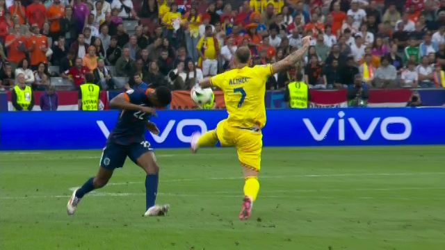 Momentul care a scandalizat România în meciul cu Olanda: "Greșeală crasă!" Alibec nu s-a abținut_12