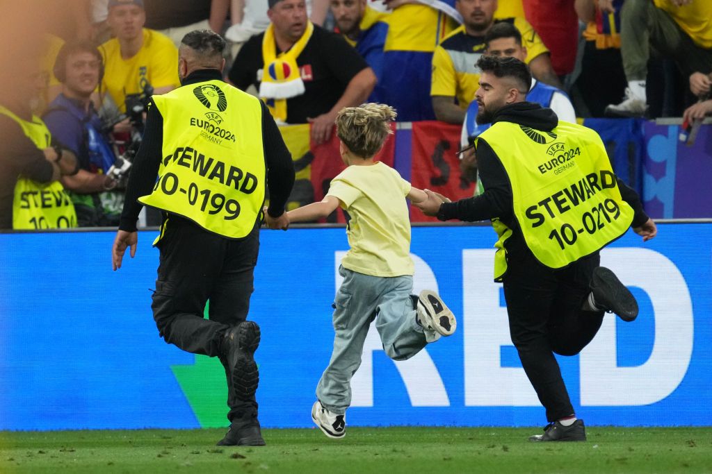 "E nebun!" Olandezii râd după ce au văzut la finalul meciului cu România. Au intervenit Marco van Basten și Gary Lineker_8
