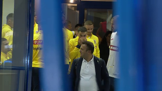 Tricolorii au revenit în România! Jucătorii, aplaudați la scenă deschisă  + Lui Edi Iordănescu i s-a cerut să rămână la națională_16