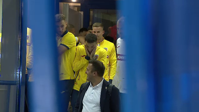 Tricolorii au revenit în România! Jucătorii, aplaudați la scenă deschisă  + Lui Edi Iordănescu i s-a cerut să rămână la națională_17