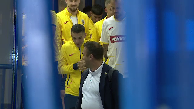 Tricolorii au revenit în România! Jucătorii, aplaudați la scenă deschisă  + Lui Edi Iordănescu i s-a cerut să rămână la națională_18
