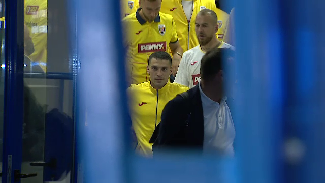 Tricolorii au revenit în România! Jucătorii, aplaudați la scenă deschisă  + Lui Edi Iordănescu i s-a cerut să rămână la națională_19