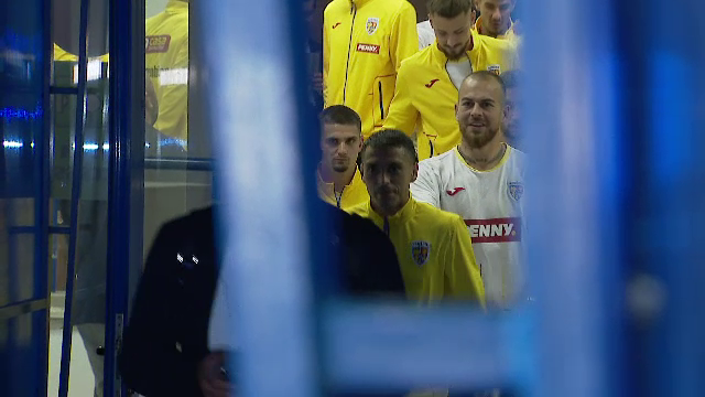 Tricolorii au revenit în România! Jucătorii, aplaudați la scenă deschisă  + Lui Edi Iordănescu i s-a cerut să rămână la națională_20
