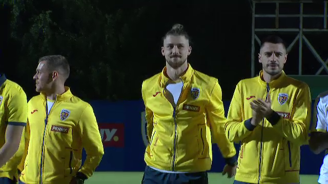 Tricolorii au revenit în România! Jucătorii, aplaudați la scenă deschisă  + Lui Edi Iordănescu i s-a cerut să rămână la națională_26