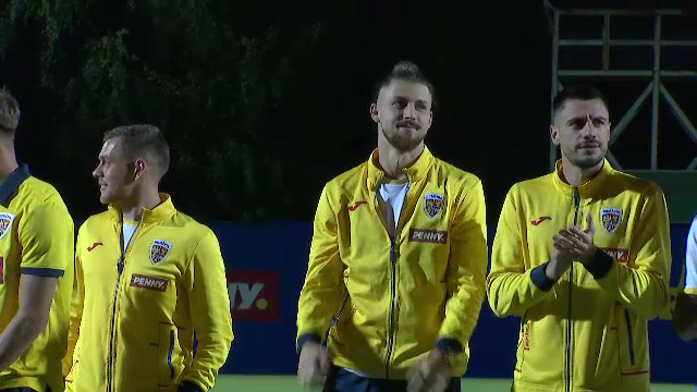 Tricolorii au revenit în România! Jucătorii, aplaudați la scenă deschisă  + Lui Edi Iordănescu i s-a cerut să rămână la națională_27