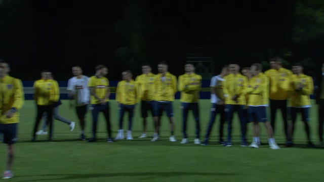 Tricolorii au revenit în România! Jucătorii, aplaudați la scenă deschisă  + Lui Edi Iordănescu i s-a cerut să rămână la națională_28