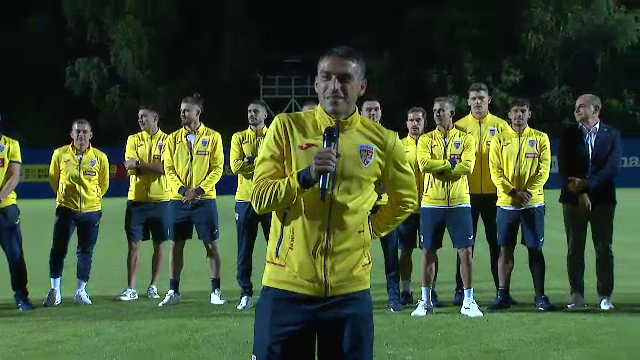 Tricolorii au revenit în România! Jucătorii, aplaudați la scenă deschisă  + Lui Edi Iordănescu i s-a cerut să rămână la națională_30