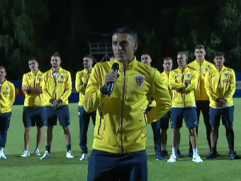 
	Tricolorii au revenit în România! Jucătorii, aplaudați la scenă deschisă&nbsp; + Lui Edi Iordănescu i s-a cerut să rămână la națională
