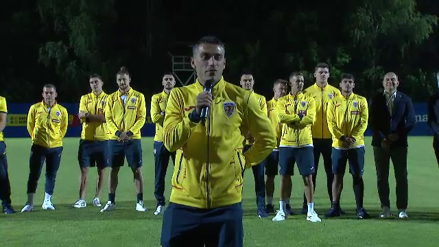 Tricolorii au revenit în România! Jucătorii, aplaudați la scenă deschisă  + Lui Edi Iordănescu i s-a cerut să rămână la națională_32