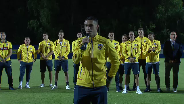 Tricolorii au revenit în România! Jucătorii, aplaudați la scenă deschisă  + Lui Edi Iordănescu i s-a cerut să rămână la națională_34