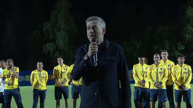 Tricolorii au revenit în România! Jucătorii, aplaudați la scenă deschisă  + Lui Edi Iordănescu i s-a cerut să rămână la națională_35