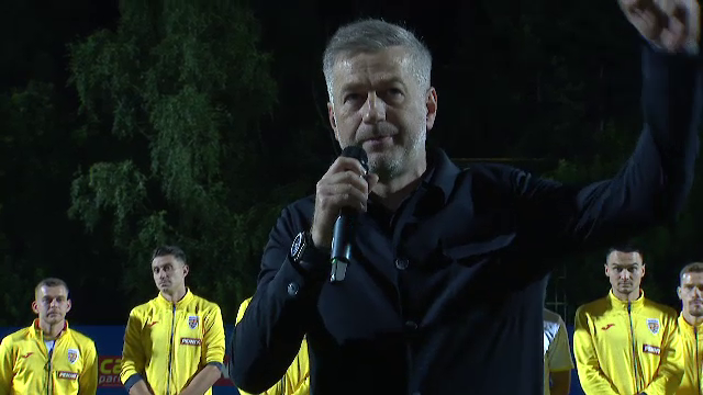 Tricolorii au revenit în România! Jucătorii, aplaudați la scenă deschisă  + Lui Edi Iordănescu i s-a cerut să rămână la națională_37