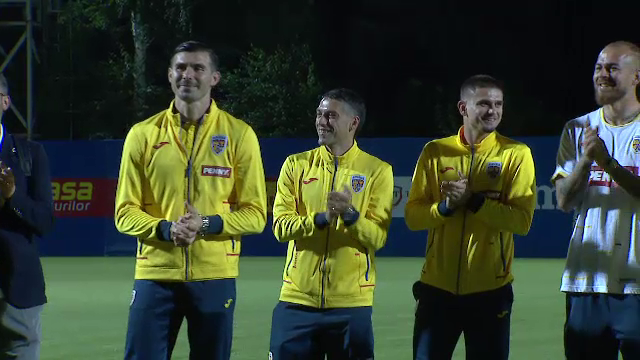 Tricolorii au revenit în România! Jucătorii, aplaudați la scenă deschisă  + Lui Edi Iordănescu i s-a cerut să rămână la națională_39