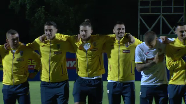 Tricolorii au revenit în România! Jucătorii, aplaudați la scenă deschisă  + Lui Edi Iordănescu i s-a cerut să rămână la națională_42