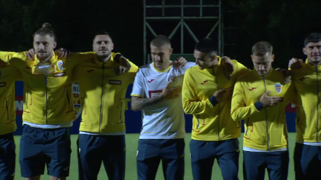Tricolorii au revenit în România! Jucătorii, aplaudați la scenă deschisă  + Lui Edi Iordănescu i s-a cerut să rămână la națională_43